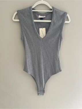 Universal Thread Gray V-Neck Sleeveless Bodysuit